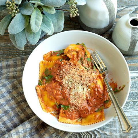 Cheese Ravioli With Spicy Cream Sauce
